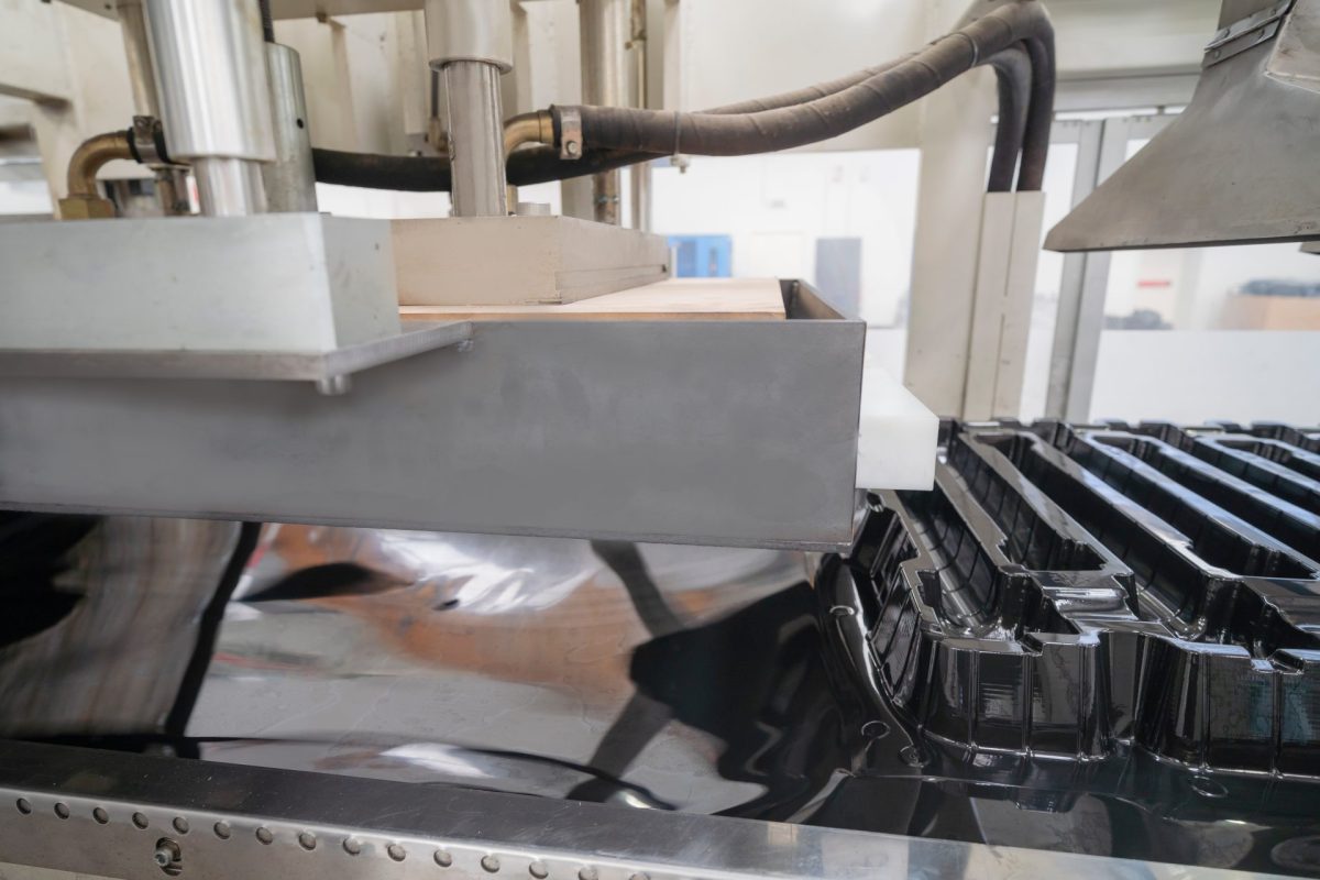 Guía para optimizar la producción. ¿Termoconformado o Mecanizado? Maniplastic 10 edit 1