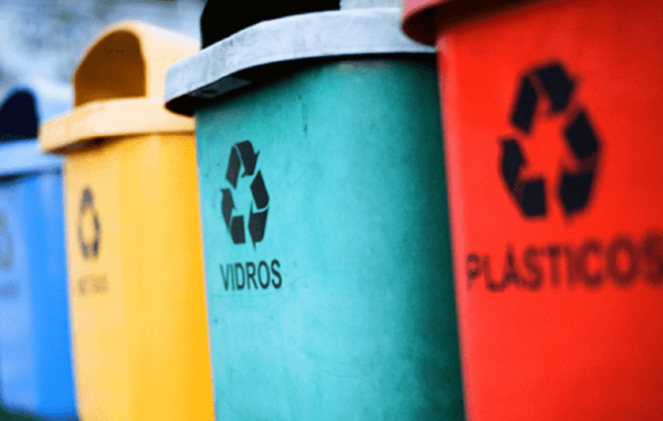 Reducción de un 13% el peso de los residuos en 2025 con respecto a 2010 contenedores de reciclaje