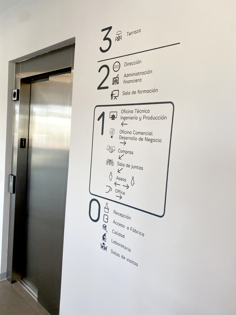 Signage as visual identity subida ascensor